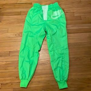 neon jogger nike sportswear